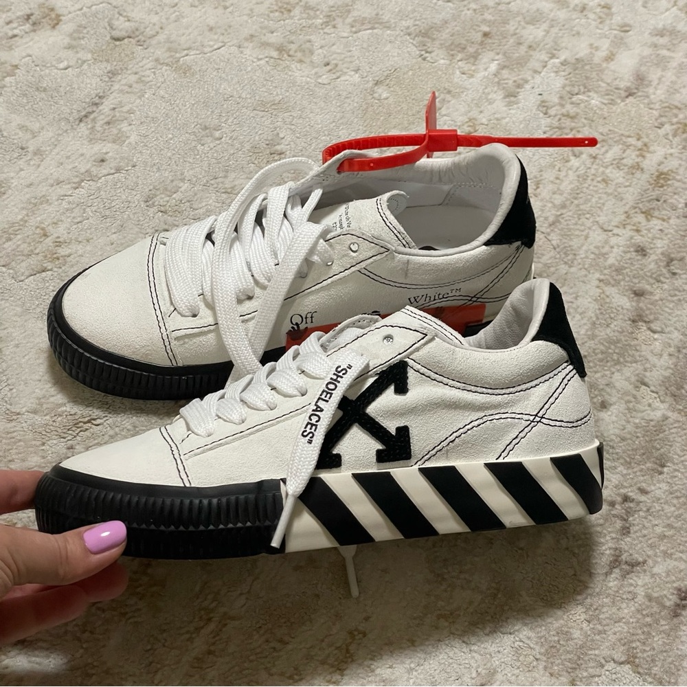 Off White new arrow sneakers, womens size 5